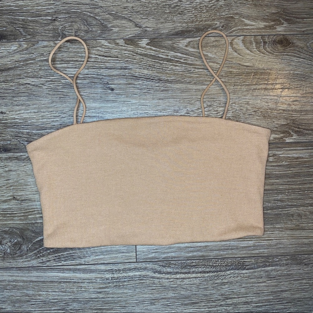 👡 Nude crop cami top